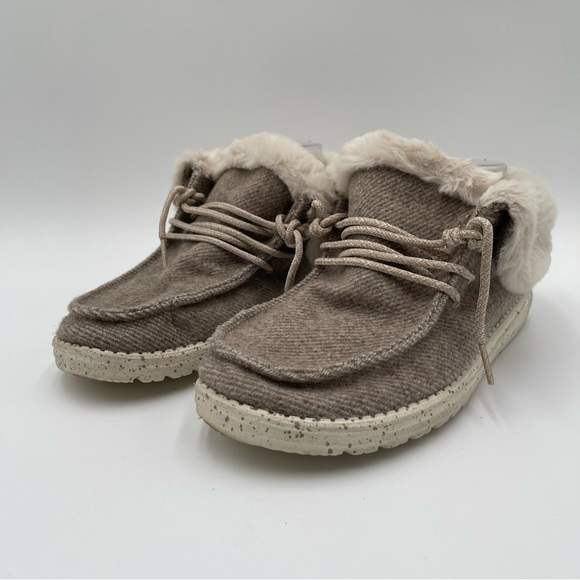 Women's Hey Dude Britt Shoes Size 9 Nut Slip-on Tie Faux Fur Casual Lightweight - Picture 1 of 14